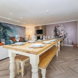  Holiday home Host & - The Old Coach House On Margaret Street